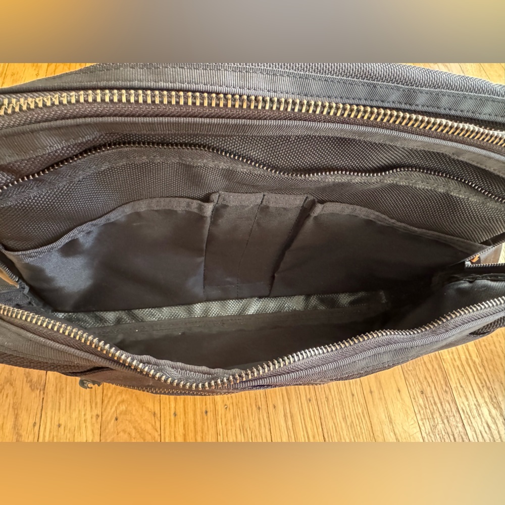 Porter and Co Nylon Messenger Bag - Black - Picture 4 of 15